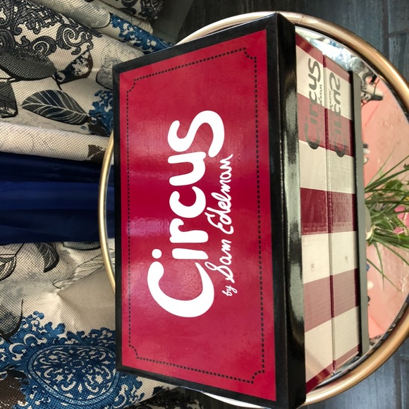 CIRCUS BRAND FLATS - Picture 2 of 11